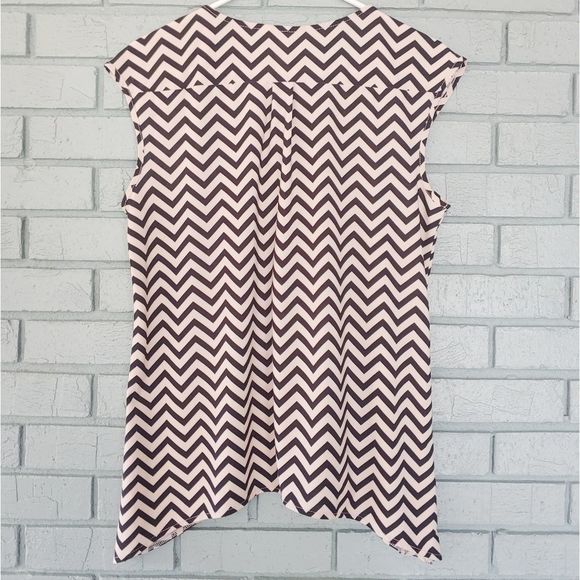 Tacera chevron zip up top size small - Picture 2 of 5